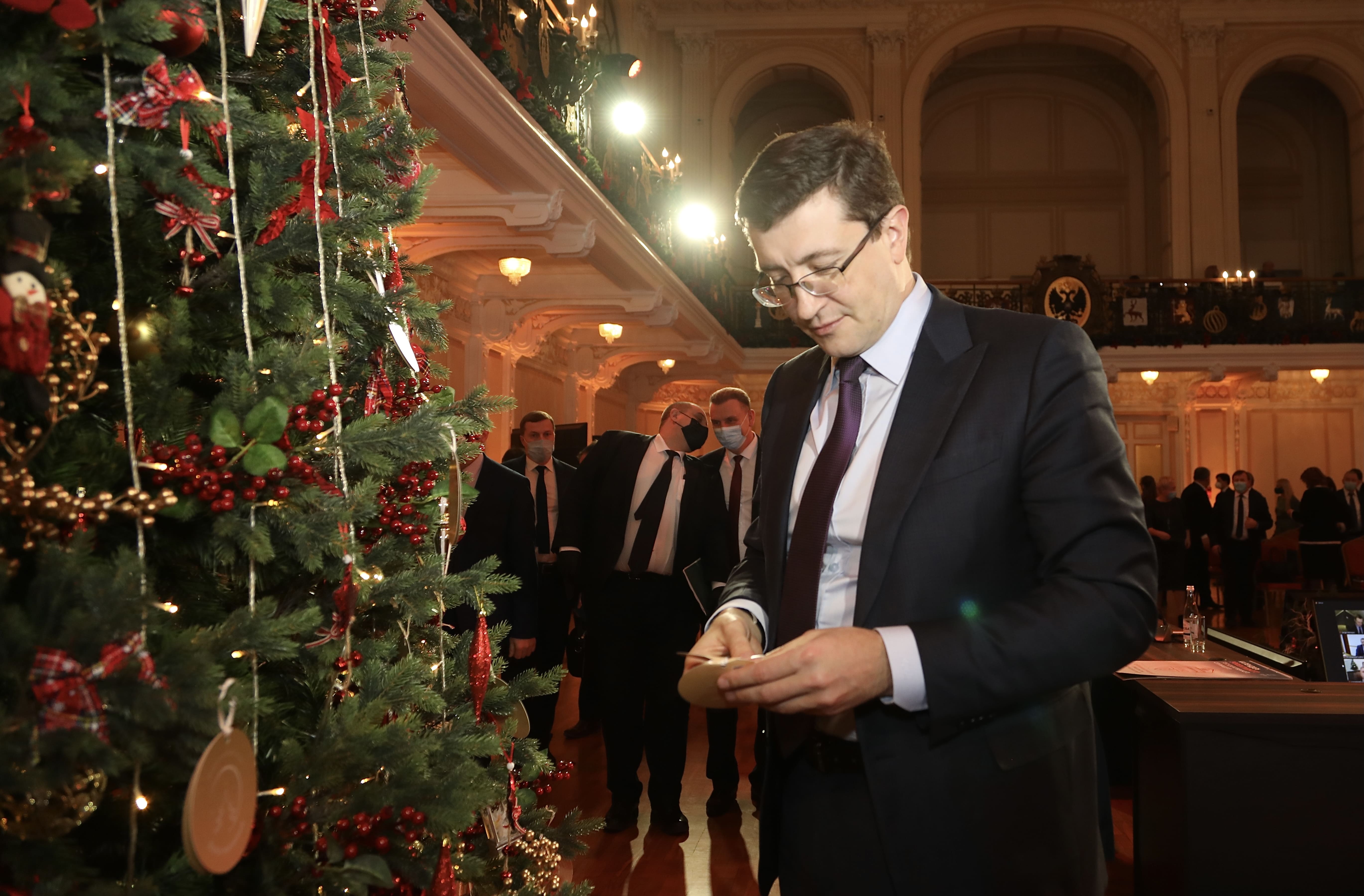 Никитин у новогодней елки. Елка желаний в Кремле. И. С. Никитин "елка". Губернатор Тюменской области подарок на новый год.