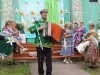 Александр Астраханцев то с баяном аккомпанировал сельским певицам, то сам пел песни