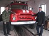 Пожарный-водитель Советского сельсовета С.В. Морозов и Д.А. Макаров у пожарного автомобиля «ЗИЛ-130»