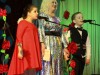 Анна Сипаева на сцене с юными воспитанниками