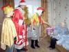 Дед Мороз и хозяин 2017 года огненный Петушок принесли в дом милосердия радость общения и праздничное предвкушение открытия новогоднего подарка, как в детстве