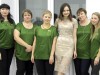 Дизайнер Оксана Мансурова со своими помощницами — швеями фабрики «FORS»