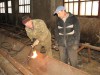 На ремонте коровника в Холязине заняты В.И. Наумов и В.В. Полканов