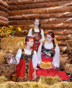 Анастасия Лебедева с дочками - Алиной и Викой