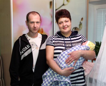 Денис и Любовь Емельяновы с сыном Егором