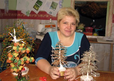 Елена Рюмина с бисерным натюрмортом