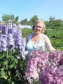Лидия Николаева в любимом саду