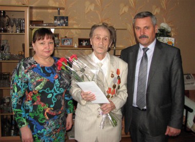 Павел Иванович Шарынин принимает поздравления с 95-м днем рождения