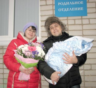 Счастливые родители сына Сережи (на фото) и дочки Нади –  Галина и Максим Исайчевы