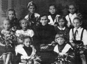 С.М. Узикова и 3А класс. 1950 год
