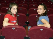 Так непривычно: Кристина Варрэн и Анастасия Аксёнова – в зрительном зале, а не на сцене блистают.