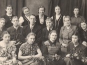 Участники танцевального кружка. О.Д. Огнева — вторая справа в среднем ряду. 1956 г.
