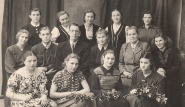 Участники танцевального кружка. О.Д. Огнева — вторая справа в среднем ряду. 1956 г.
