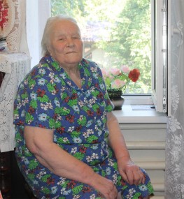 В свои 95 лет Антонина Григорьевна Добродомова невероятно интерсная собеседница