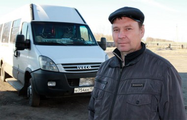 Водителю автобуса Александру Масанову нравится помогать людям добираться из одного населённого пункта в другой