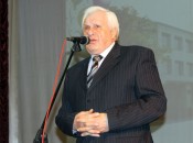 Ю.Н. Гусев поздравляет со 100-летием Большемурашкинскую среднюю школу, в которой четверть века проработал директором. 2016 год.