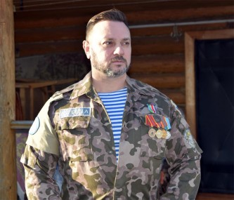 За плечами Алексея Ушакова — служба в Сербии в составе отдельного батальона ВС РФ