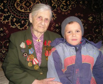 Защитница Отечества Таисия Николаевна Агаркова с правнуком Данилой