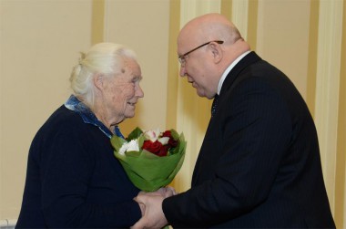 Зоя Васильевна Бабанова на торжественном приеме у губернатора В.П. Шанцева. 2015 год.