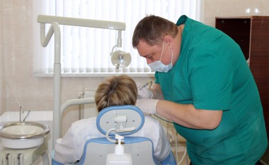 Зубной врач Дмитрий Николаевич Гребнев всегда внимательно и бережно относится к своим пациентам